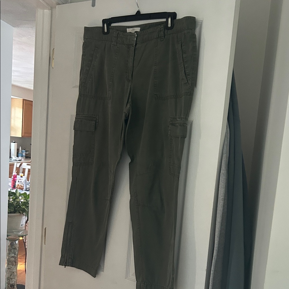LOFT Olive Green Straight-Leg Cargo Pants
